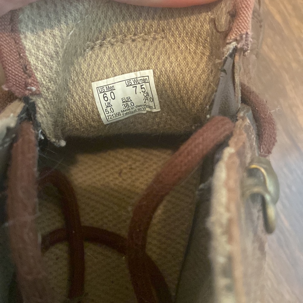 Waterproof vans - Picture 4 of 4